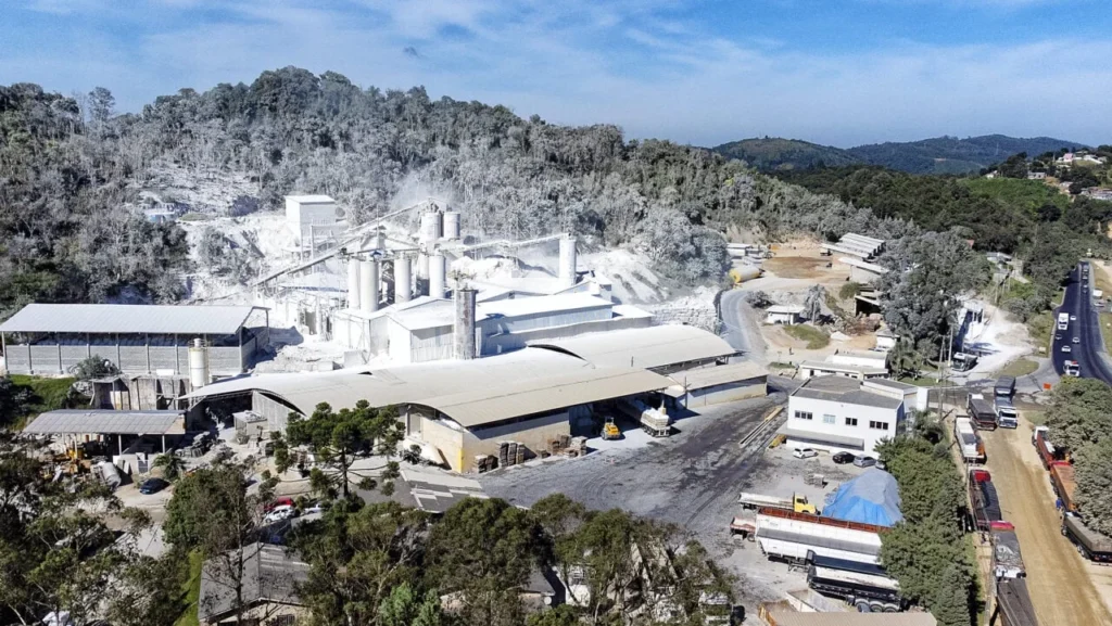 Paraná alcança recorde de R$ 2,96 bilhões na produção mineral em 2025