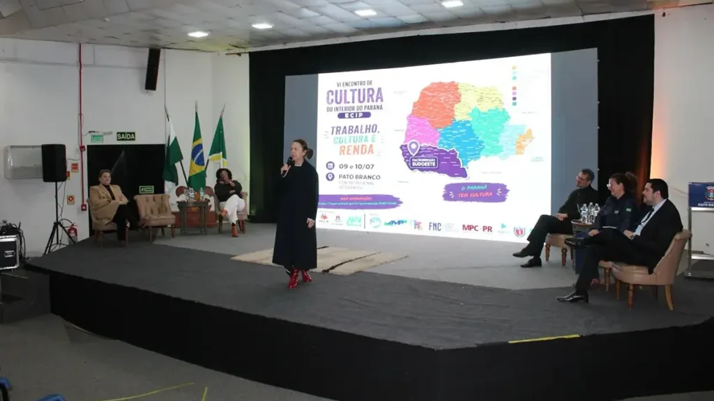 VI Encontro de Cultura do Interior reúne mais de 100 gestores no Paraná VI Encontro de Cultura do Interior reúne mais de 100 gestores no Paraná