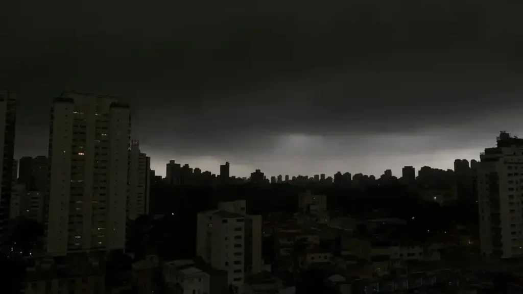 549 Cidades do Sul em Alerta Vermelho para Tempestades: Prepare-se para o Impacto