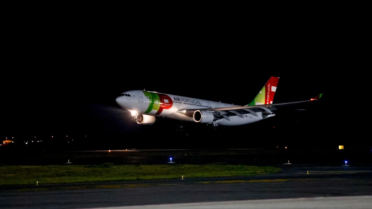 TAP inaugura voos diretos entre Lisboa e Curitiba com três frequências semanais TAP inaugura voos diretos entre Lisboa e Curitiba com três frequências semanais