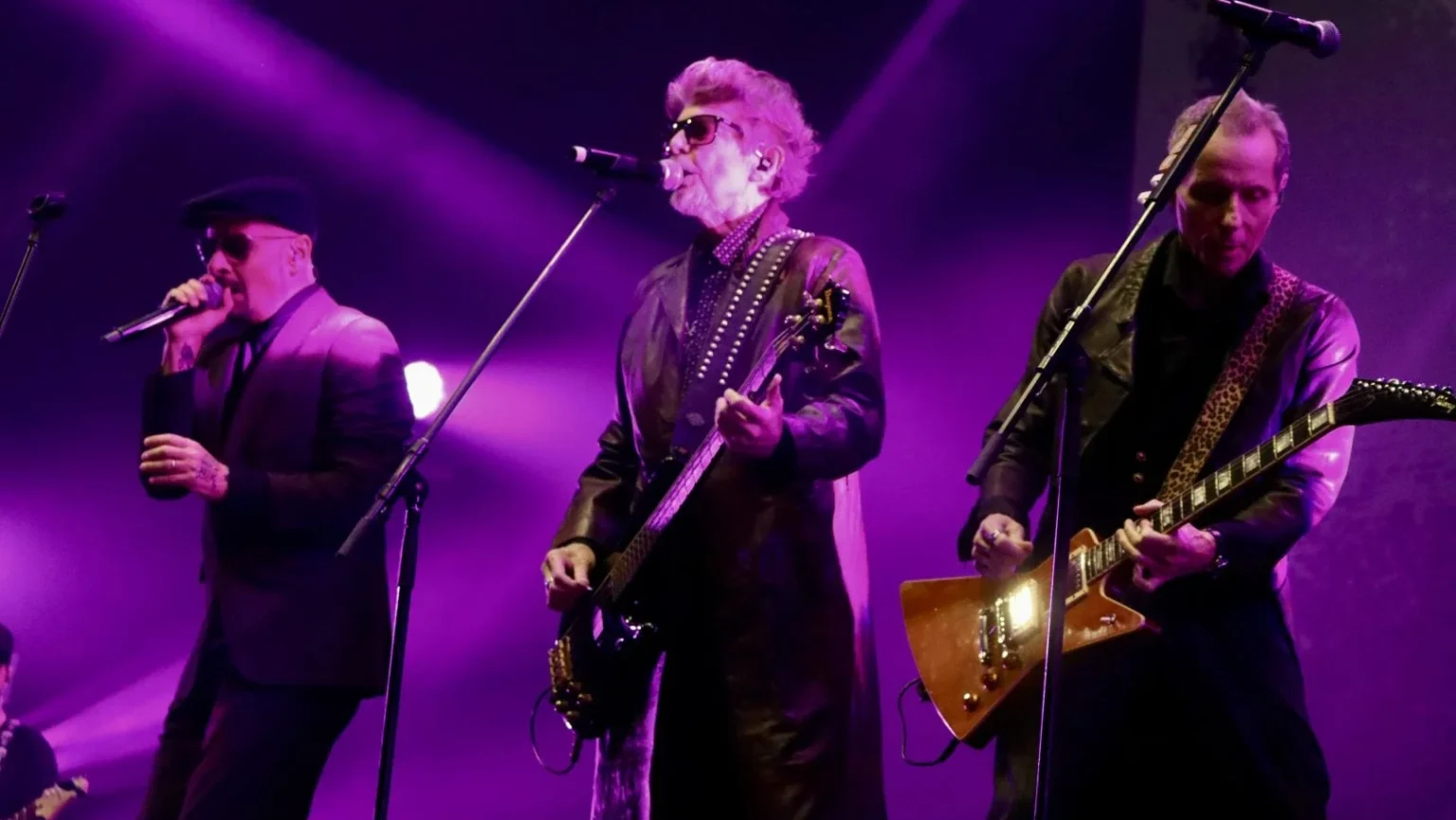 Show dos Titãs em Curitiba: “Cabeça Dinossauro” e o retrato inquietante do Brasil Show dos Titãs em Curitiba: "Cabeça Dinossauro" e o retrato inquietante do Brasil